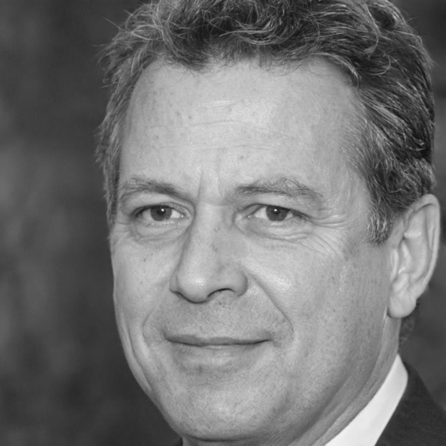 Instructor Mircea Popovici